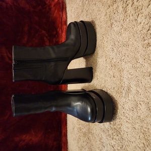 Women's platform boots